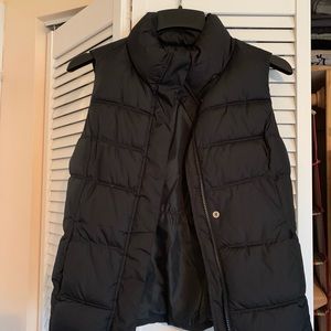 Gap black puffer vest